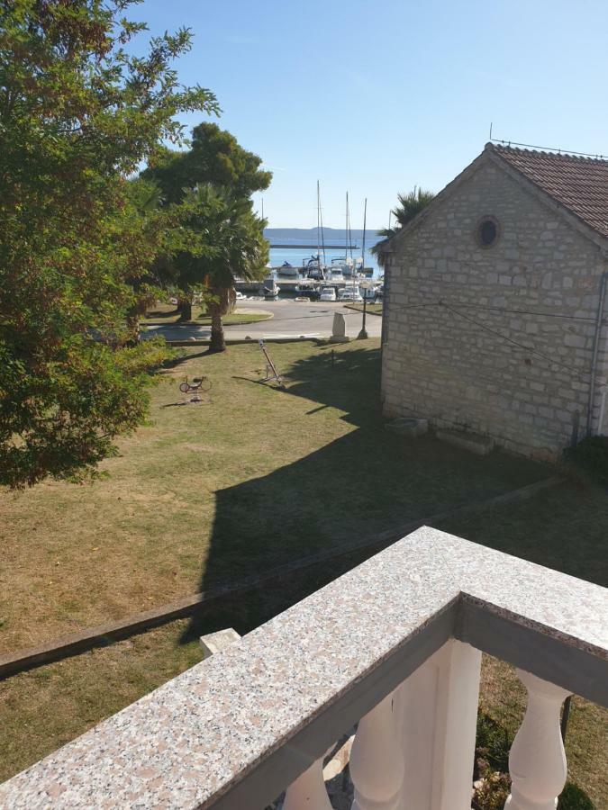 Apartments Martinovic By The Sea Kukljica Exterior foto